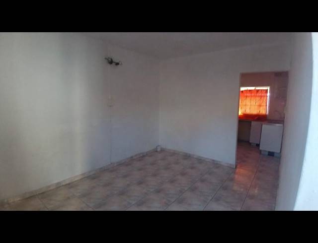 2 BEDROOM HOUSE FOR SALE IN MONTFORD